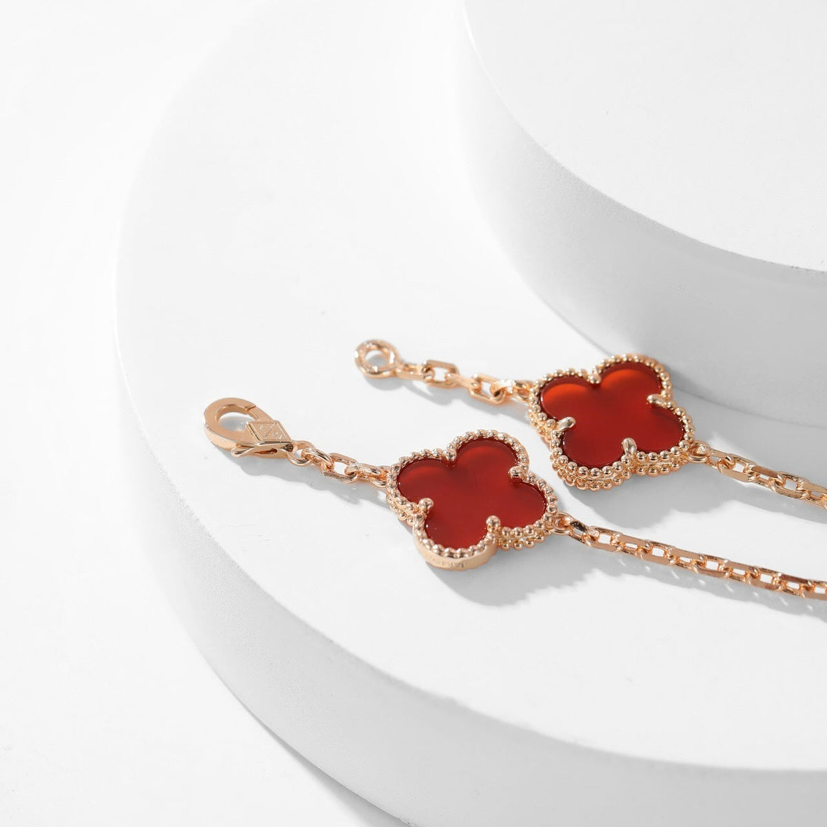¡®AuraJewelry¡¯CLOVER 10 MOTIFS CARNELIAN NECKLACE