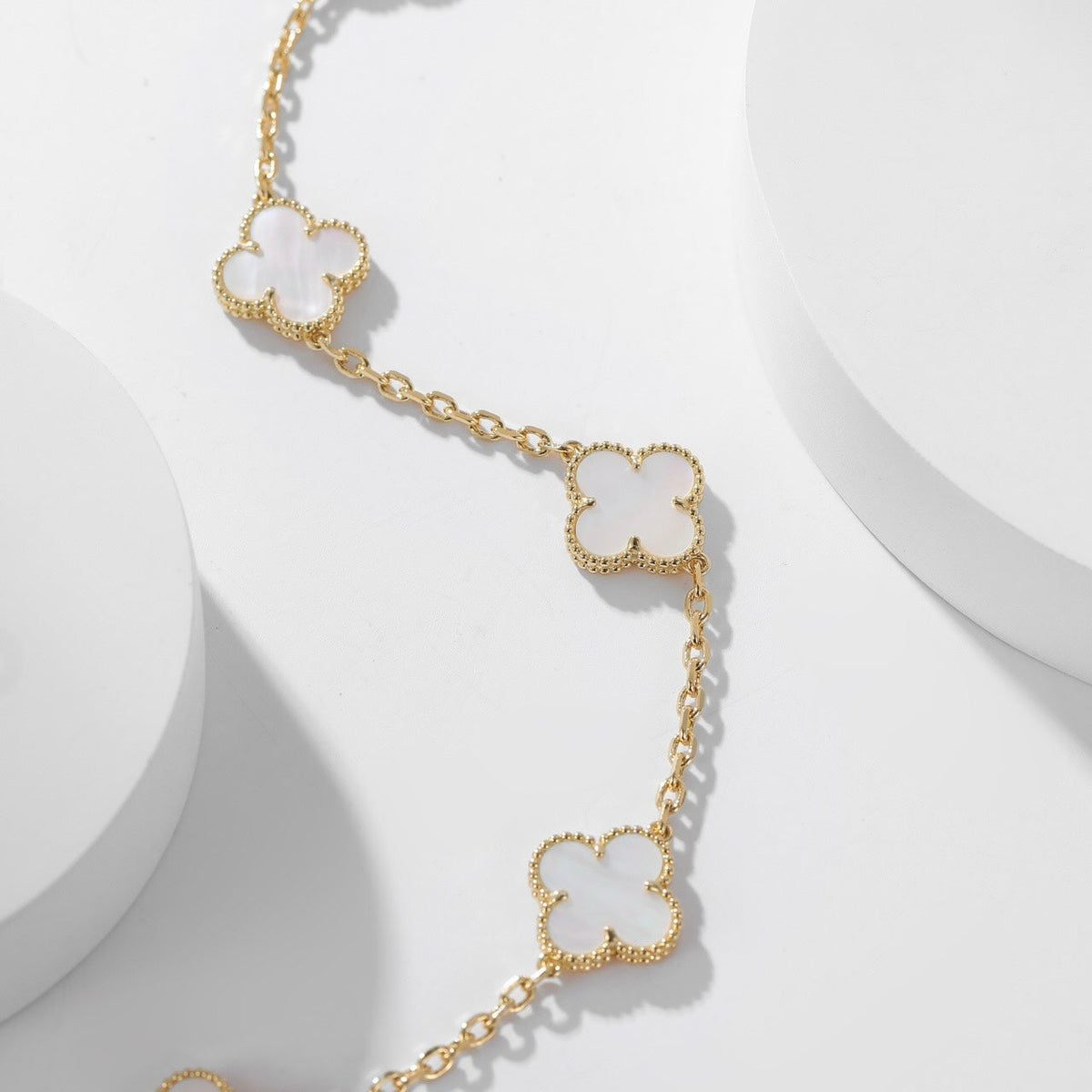 ¡®AuraJewelry¡¯CLOVER 10 MOTIFS WHITE MOTHER OF PEARL NECKLACE