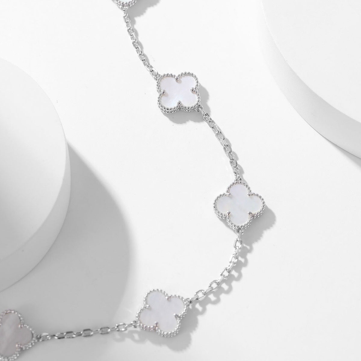 ¡®AuraJewelry¡¯CLOVER 10 MOTIFS WHITE MOTHER OF PEARL NECKLACE