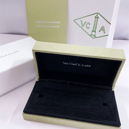 ¡®AuraJewelry¡¯VA CLOVER BRACELET NECKLACE RING BOX GIFT BAG