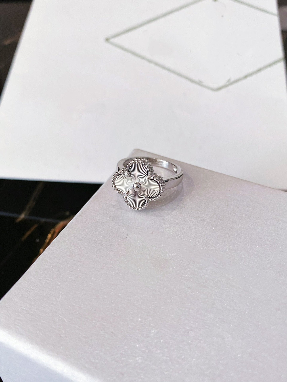 『AuraJewelry』クローバーシルバーリング