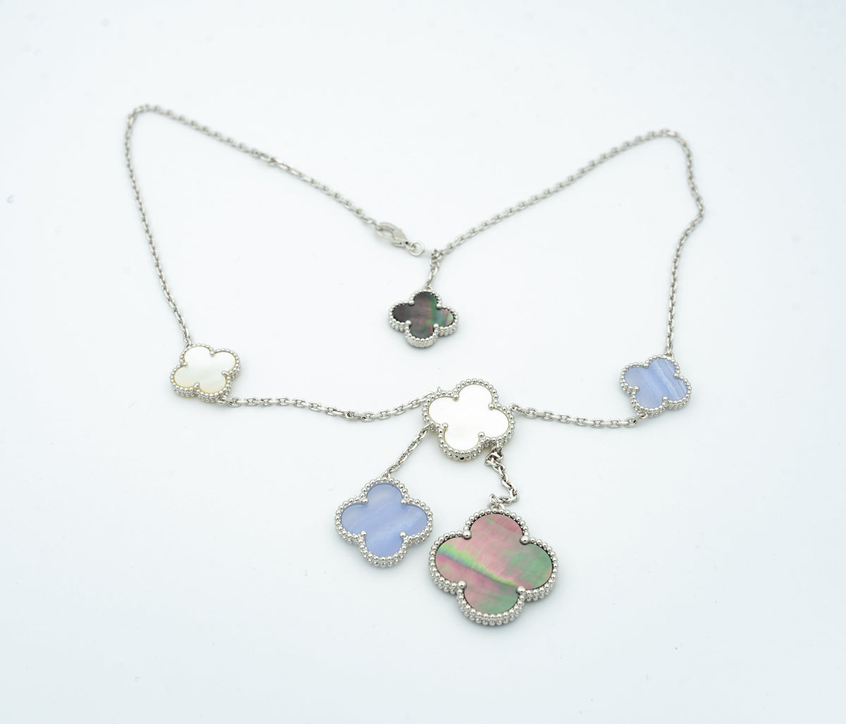 ¡®AuraJewelry¡¯CLOVER MOP CHALCEDONY NECKLACE SILVER 6 MOTIF