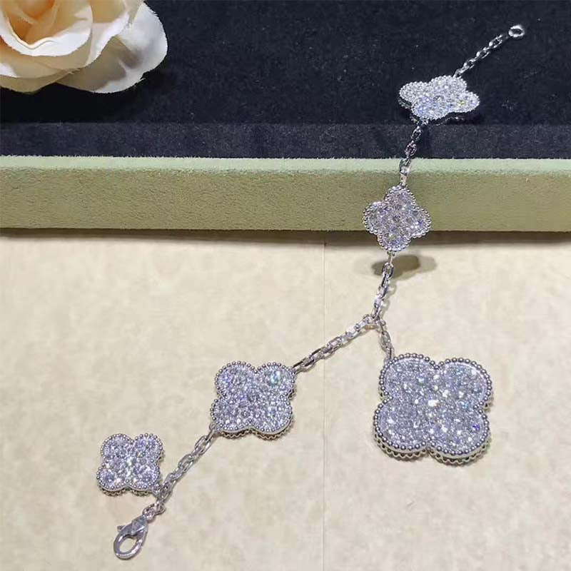 ¡®AuraJewelry¡¯CLOVER 6 MOTIFS SILVER DIAMOND BRACELET
