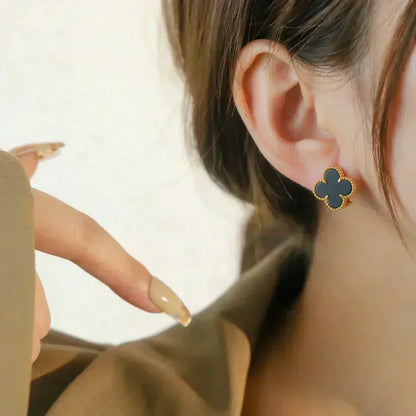 ¡®AuraJewelry¡¯CLOVER MEDIUM 1 MOTIFS  ONYX STUD EARRINGS