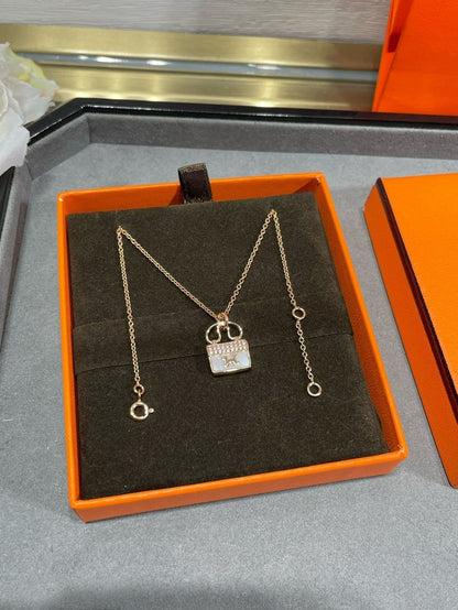 ¡®AuraJewelry¡¯H CIRCE MOISSANITE PENDANT NECKLACE GOLD