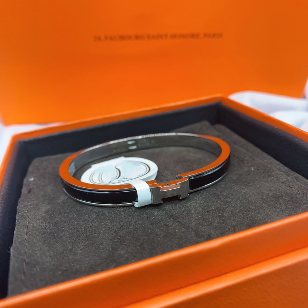 ¡®AuraJewelry¡¯CLASSIC HM CLIC BLACK 8MM ENAMEL BRACELET