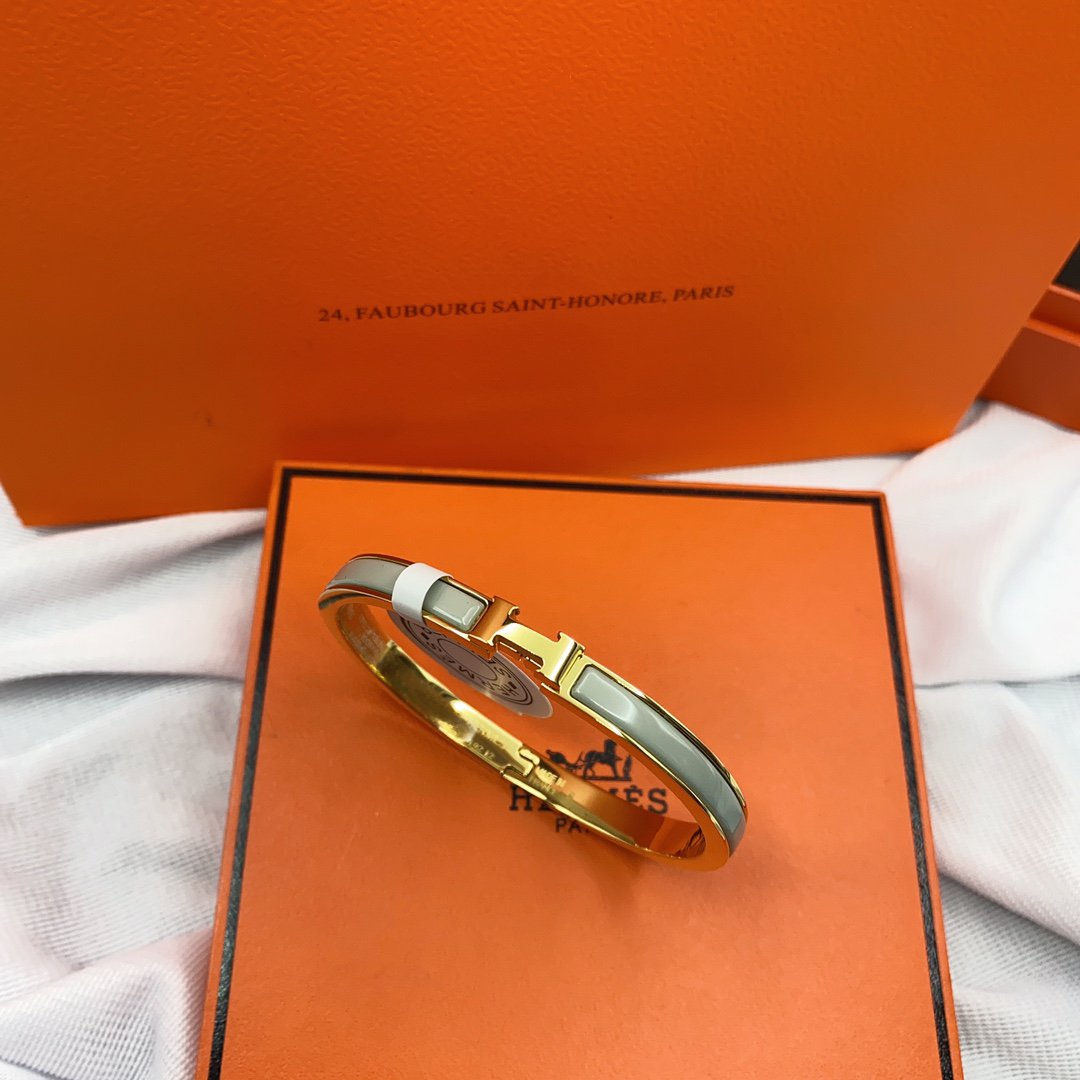 AuraJewelry® クラシック HM クリック グリーン 8MM エナメル ブレスレット