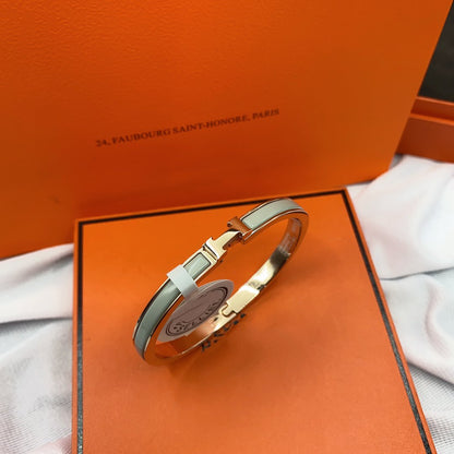AuraJewelry® クラシック HM クリック グリーン 8MM エナメル ブレスレット
