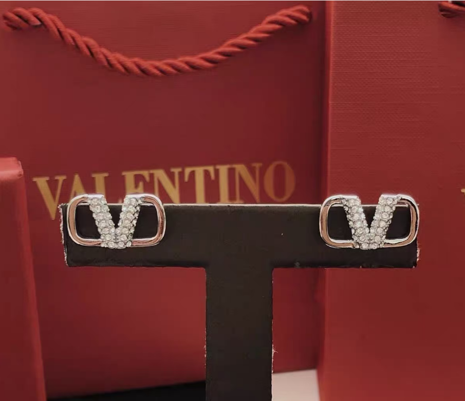 [AuraJewelry]V-shaped stud earrings