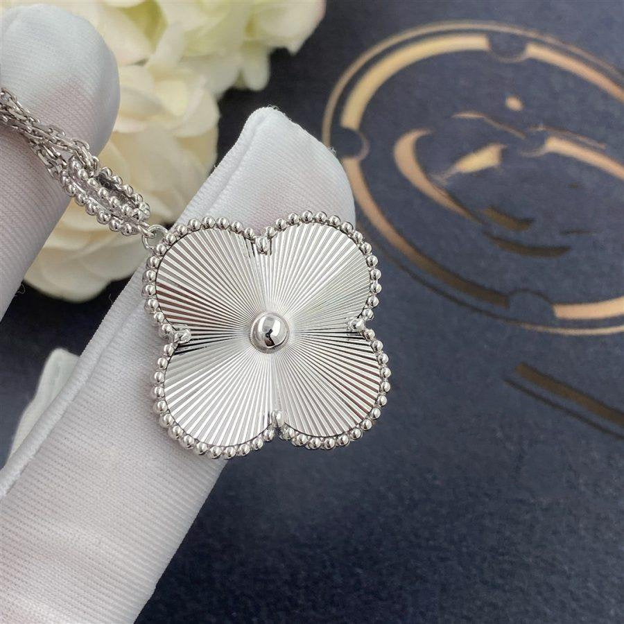 ¡®AuraJewelry¡¯CLOVER 25MM SILVER BIG CLOVER NECKLACE