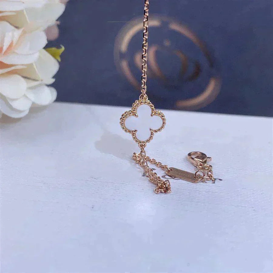 ¡®AuraJewelry¡¯CLOVER WHITE MOP SINGLE FLOWER BRACELET