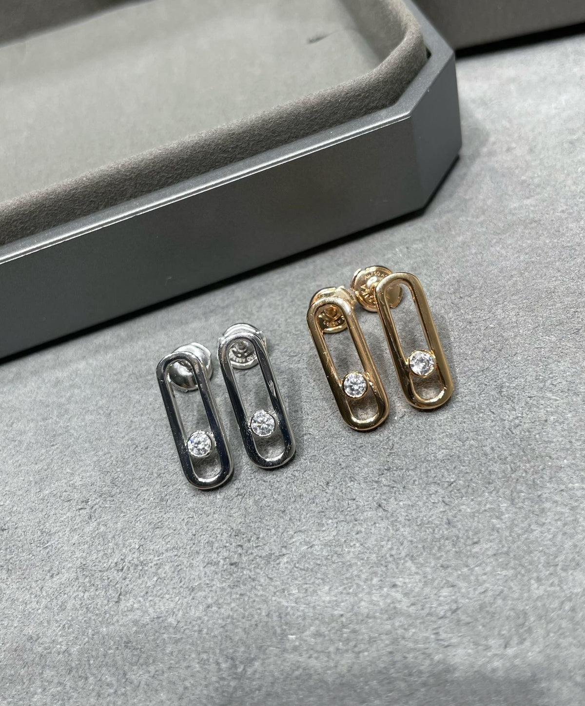 {"_id":"6602e1c3132e0e4708efc552","code":"[AuraJewelry]MOVE UNO SMALL 1 DIAMOND EARRINGS","description":"[AuraJewelry]ムーヴ ウノ スモール 1ダイヤモンド ピアス"}